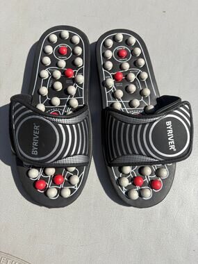 BYRIVER Acupressure Foot Massage Slippers Size Large. Black Sandals Reflexology